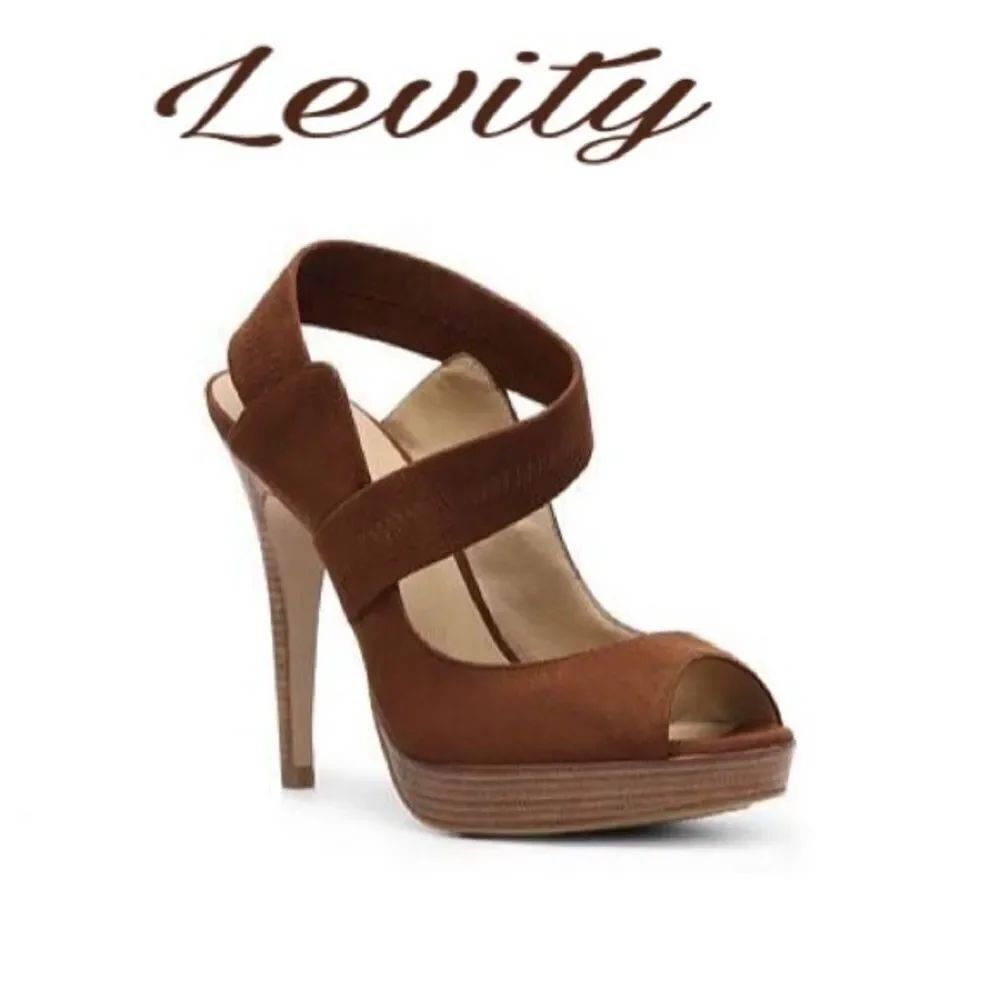 ✨HP✨Levity Ivanna Pump✨